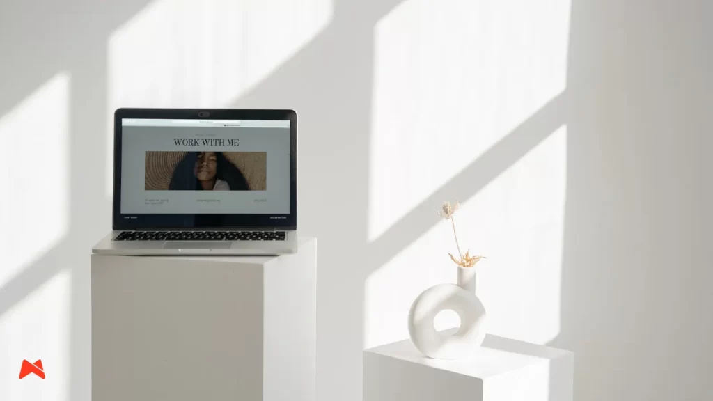 Minimalistična postavitev internetne strani izboljša uporabniško izkušnjo