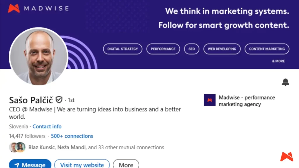 LinkedIn profil podjetja z objavami za B2B občinstvo